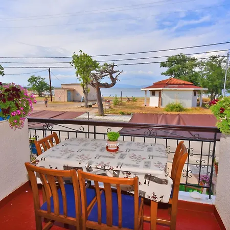 Artjan Apartment's N Potidaia